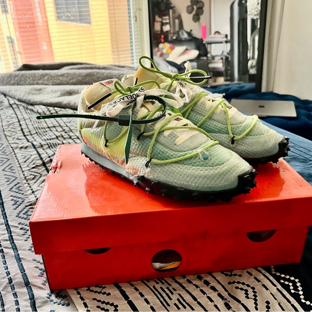 Nike Off-White x Wmns Waffle Racer